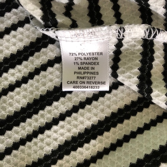 ELLE Cap-Sleeve Blouse - Picture 5 of 6